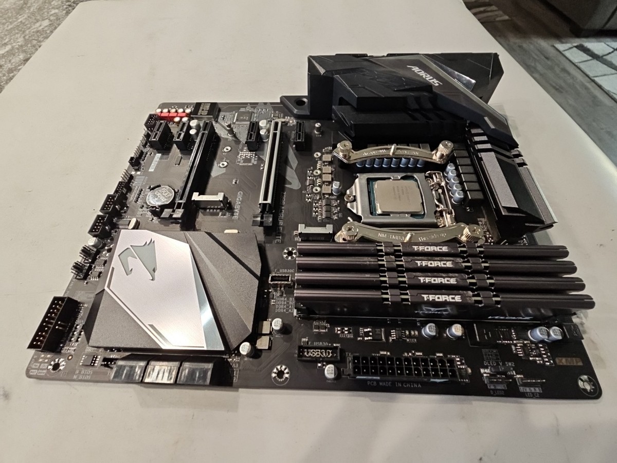 M16 MOBO Combo I7-8700K + 32GB RAM + GIGABYTE Z390 AORUS ELITE