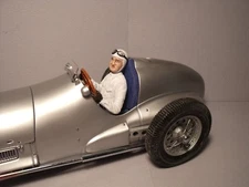 FIGURE 1/18 CARACCIOLA DRIVING MERCEDES W125 VROOM PAINTED FOR CMC CMR 