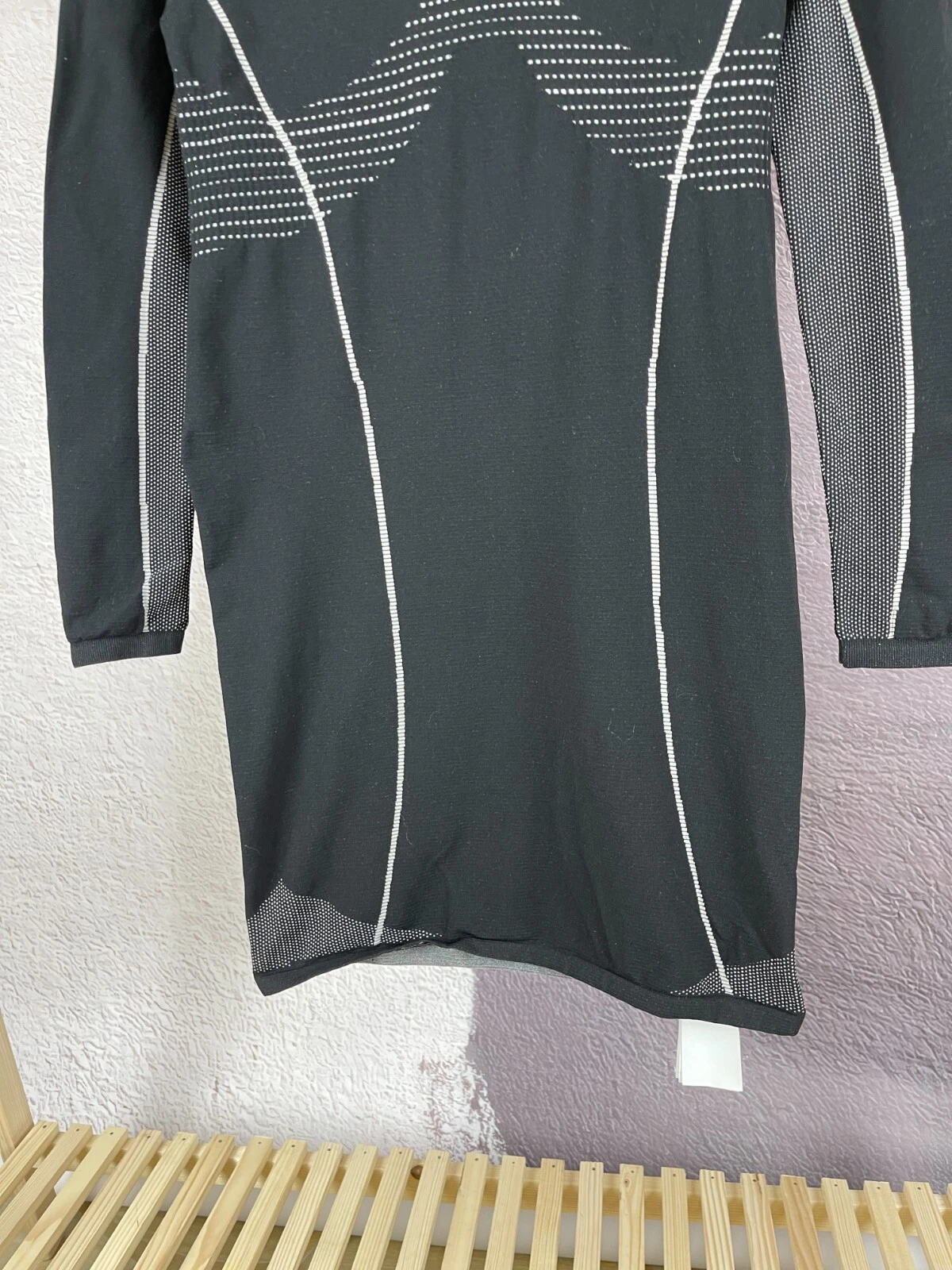 Abito Off White c o Virgil Abloh logo sportivo nero