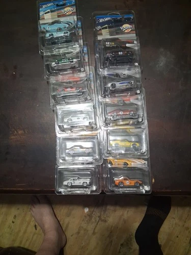 HOT WHEELS 1/64 SCALE 2023 VINTAGE RACING CLUB COMPLETE SET W/ 67 CAMARO CHASE