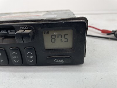 98-01 KIA SEPHIA Stereo Radio Receiver AM FM Cassette 0K2AA6686X