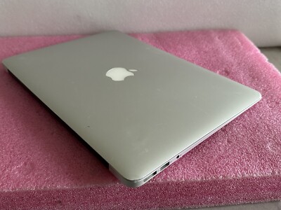 EARLY 2015 Apple MacBook Air 13