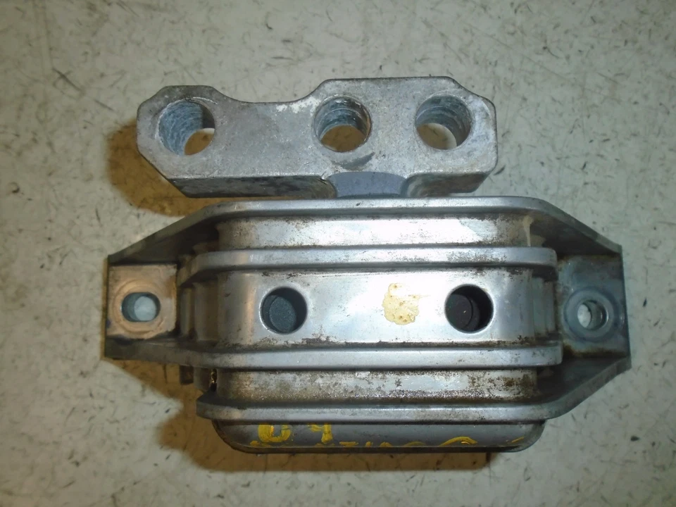 Pontiac G5 2009 montaje del motor delantero derecho Foto 2 de 4