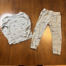 Little Planet by Carter  s Organic 2T Pajama Set   Gray Alligator Print