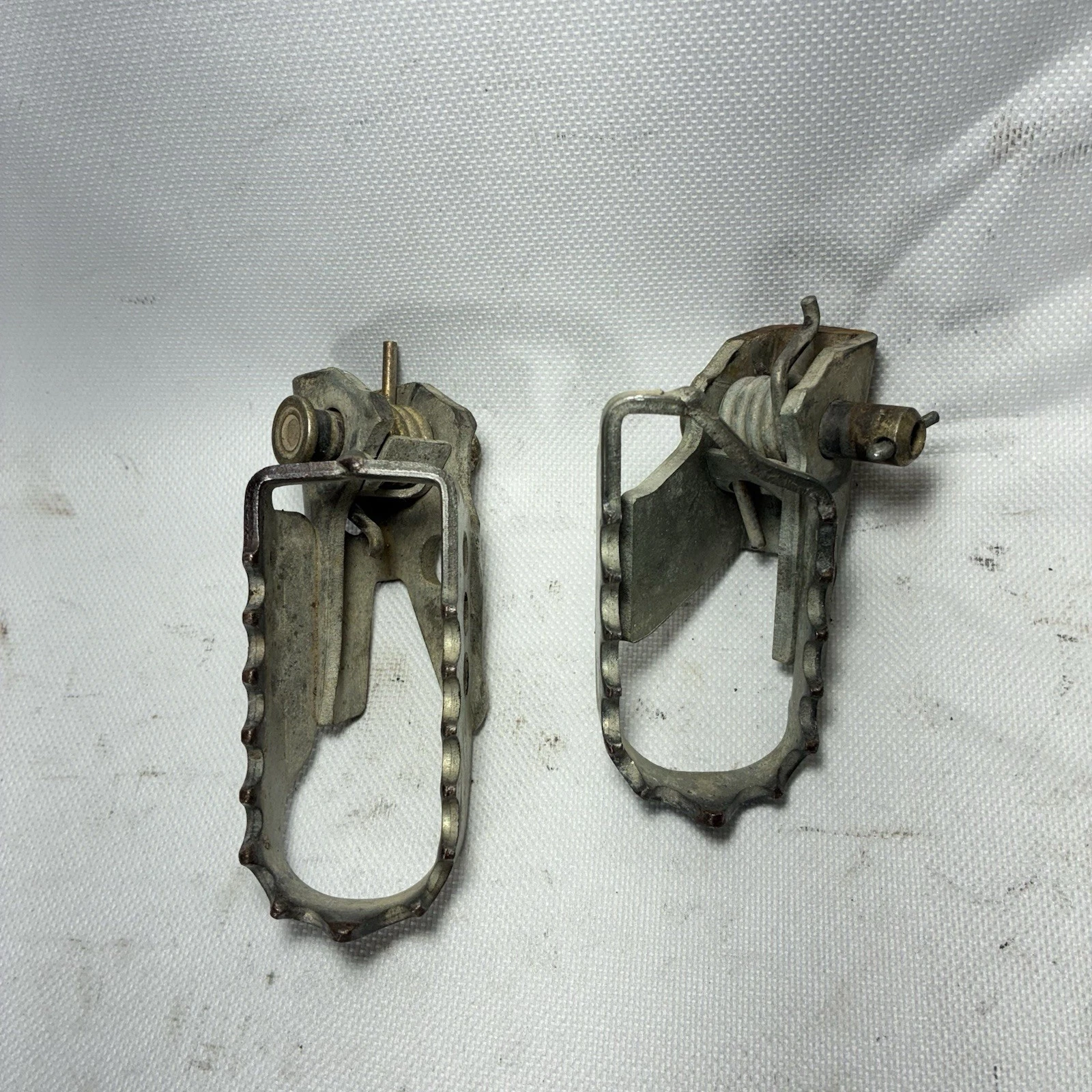 2000-2010Yamaha TTR125 TTR 125 Footpegs Foot Peg Strong Yamaha Pegs OEM 2010