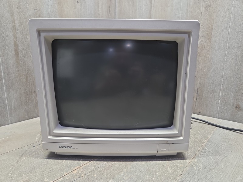 VINTAGE TANDY CM-11 CRT 13in RGB HIGH RESOLUTION COLOR MONITOR MODEL 25-1024D