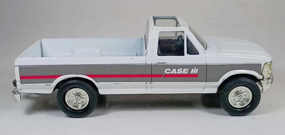 Ertle Ford F-250 Case IH Dealership Pick Up Truck 1/25 Scale. - Image 2 of 4