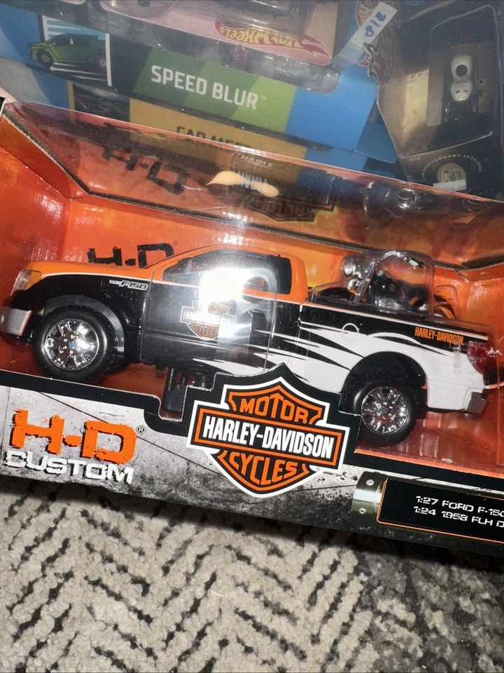 Maisto 21 Harley Davidson 1:27 Ford F150 STX 1:24 1958 FLH DUO Glide Foto 2 de 4