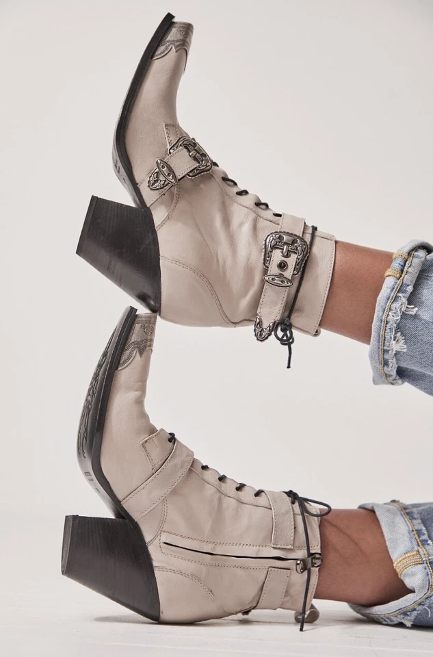 Bota Free People Briar Hebilla Con Cordones Cuero Estaño Grabado Punta Gris Ópalo 37/7 NUEVA Foto 2 de 4