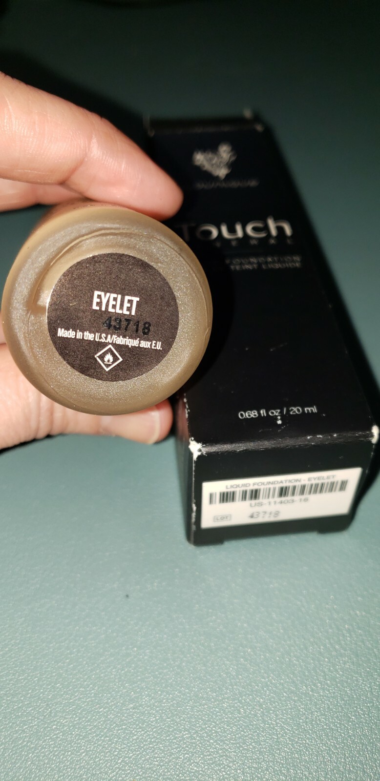 eyelet younique foundation