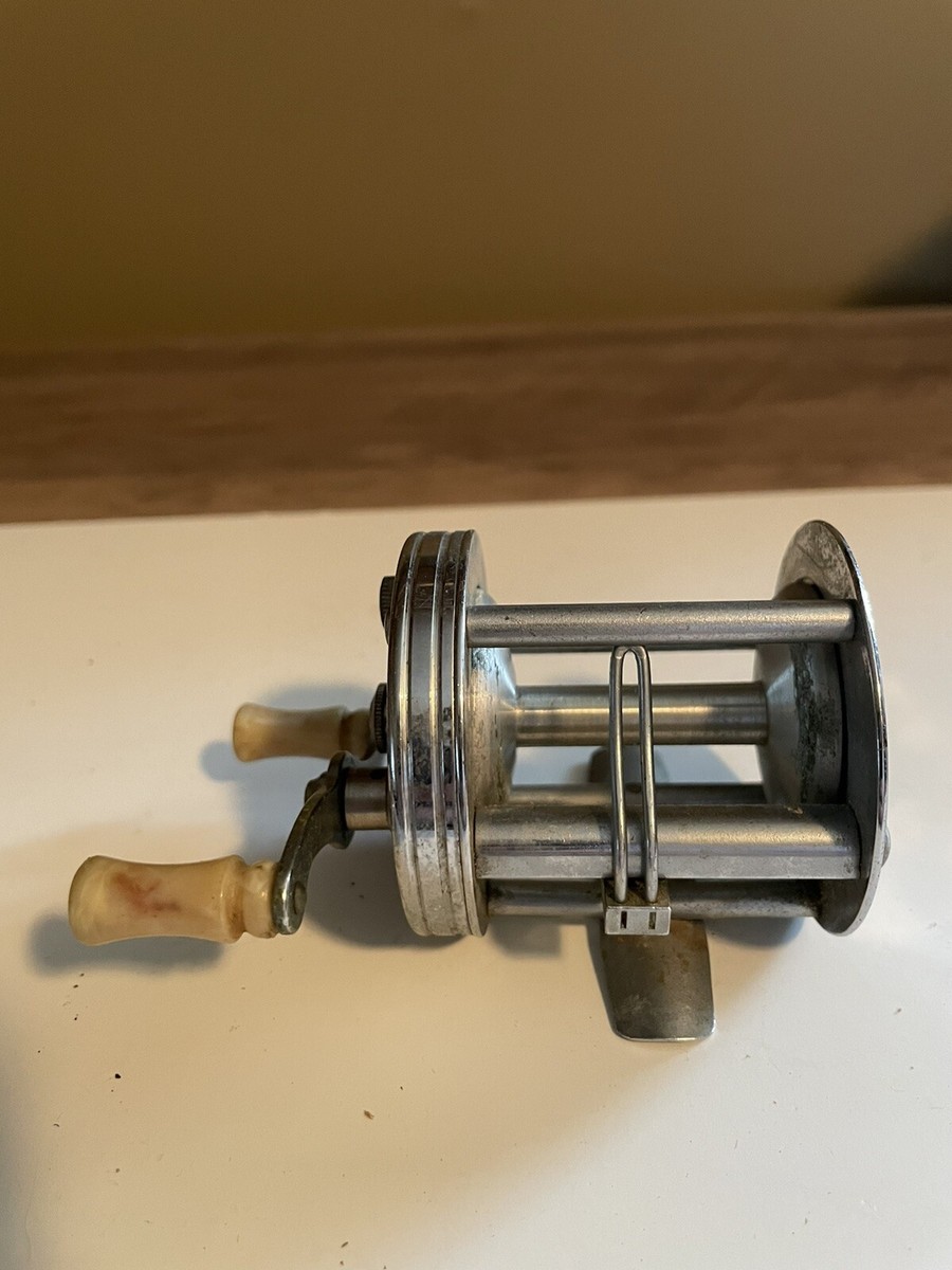 Moulinet de pêche Pflueger Trump modèle 1943 Baitcaster - France