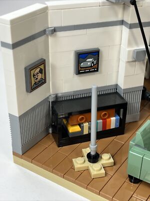 LEGO Ideas: Seinfeld 21328 no box no manual used assembled
