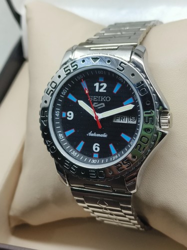 Seiko 5 Automatic Sport Black Dial Fixed Bezel Stainless Steel Men's Wrist Watch - Picture 3 of 10