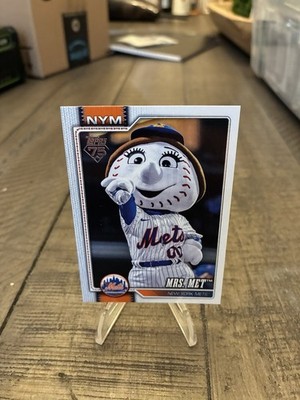 2026 Topps Celebration Mascot Card Mrs. Met Mets. C17