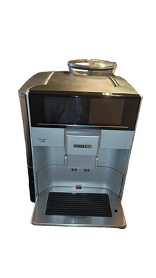 Siemens EQ.6 Plus S300 Kaffeevollautomat Silber   Defekt / Bastlergerät