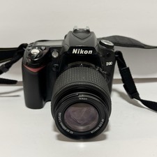 Nikon D90 12.3MP Digital SLR Black w/ AF-S DX NIKKOR 55-200mm VR Lens