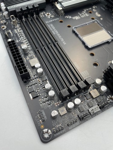 Placa madre para juegos GIGABYTE B650 AORUS Elite AX (solo placa base) LEER - Imagen 4 de 9