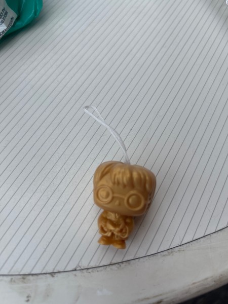 Harry Potter Kinder joy dorado
