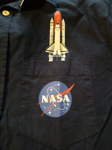 Camisa de vestir pequeña NASA Fifth Sun para hombre azul marino SS con botones transbordador espacial - Imagen 2 de 4