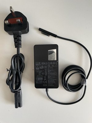 Original Microsoft Surface Pro 3/4/5/6/7 65W Netzteil 1706 (Ladegerät)