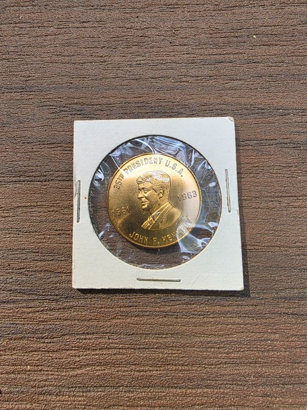 John F Kennedy JFK Memorial Token Medal 35th President Peace Corps Brass 1963
