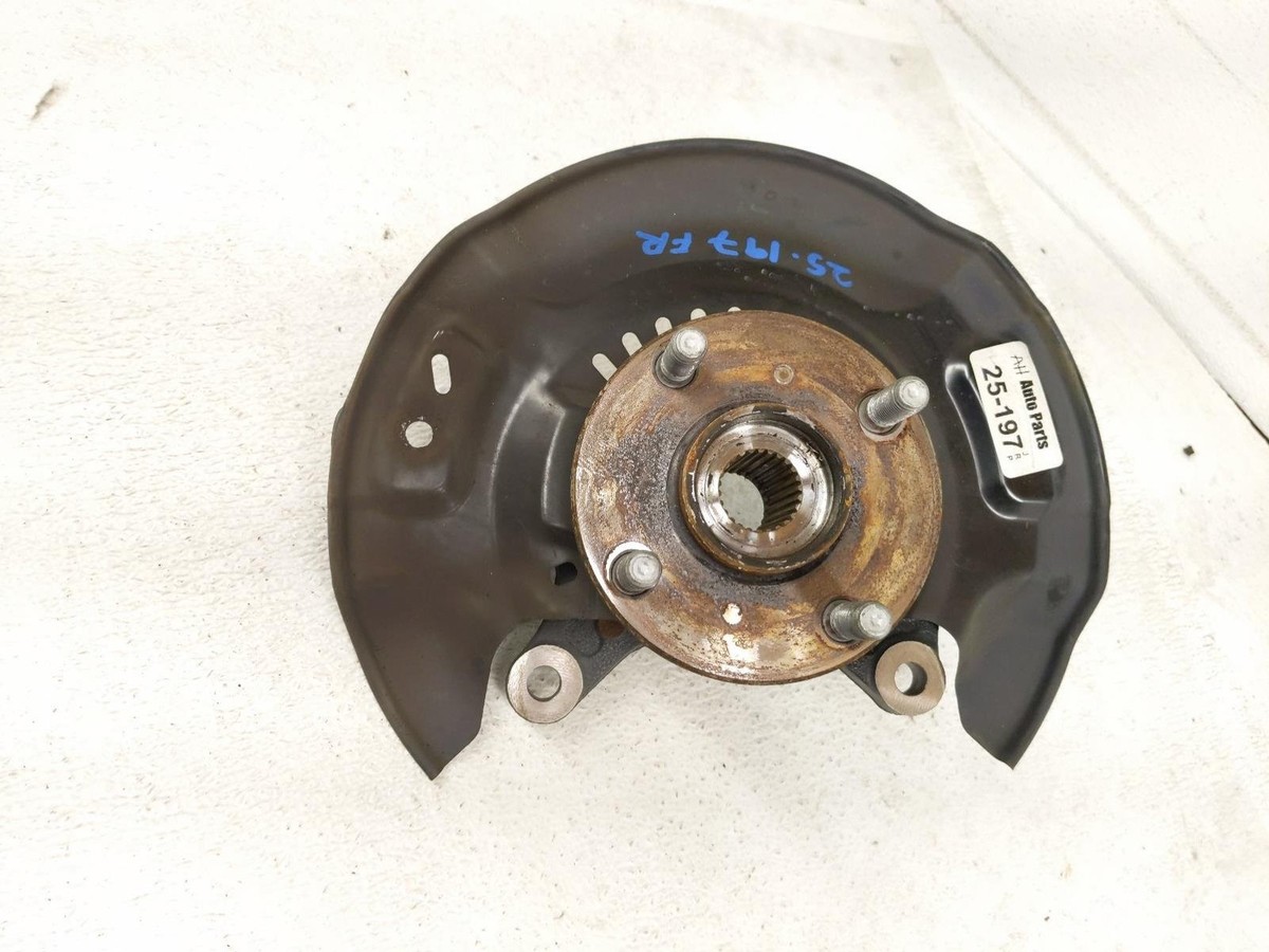 シリウス 2012-2019 Toyota Prius C Front Passenger Spindle Knuckle Hub