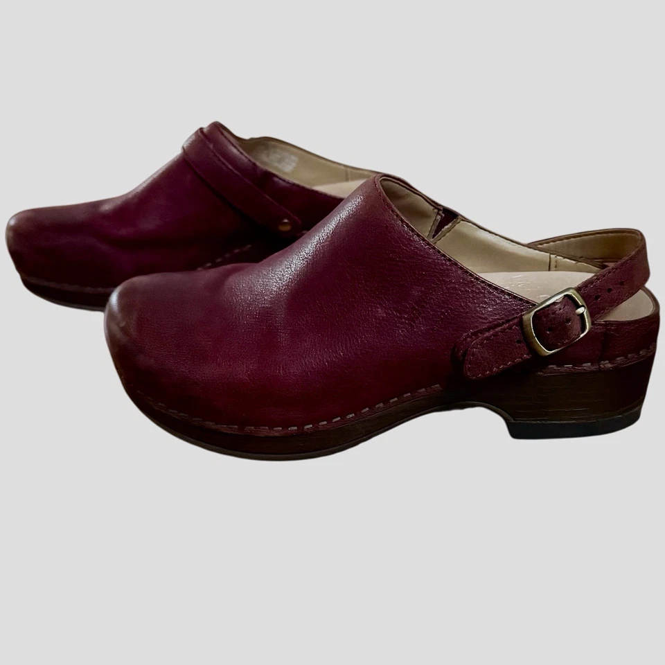 Zueco Dansko Berry para mujer 38 7,5-8 cuero rojo rubí zapato tacón bajo honda mula Foto 2 de 4