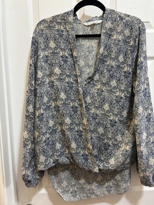 Max Studio Navy Blue Floral Top Size Large Beautiful and Excellent Condition