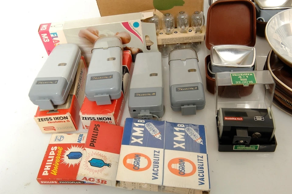 ✅ 10 ZEISS IKOBLITZ FLASH, 160+ BOMBILLAS FLASH. PUNTO AZUL SYLVANIA M3 PHILIPS OSRAM Foto 2 de 4