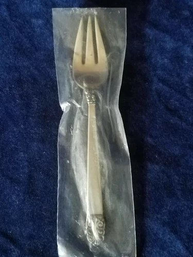 NORTHERN LIGHTS  6 3/8" SALAD FORK by International Sterling - nib