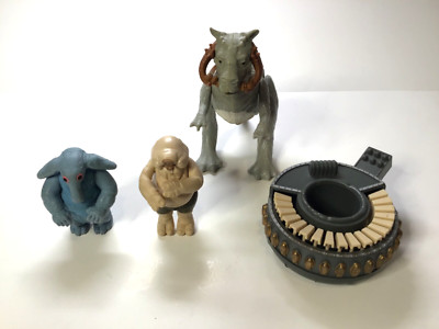 STAR WARS; KENNER 1970, 1983 HK - MISC FIGURES & ACCESSORY LOT OF 4