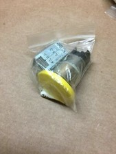 NEW SIEMENS 3SB35001GA31 PUSHBUTTON