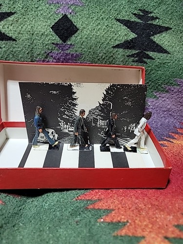 Juego de figuras vintage de peltre BEATLES ABBEY ROAD CROSSWALK con exhibición y caja original - Imagen 7 de 23