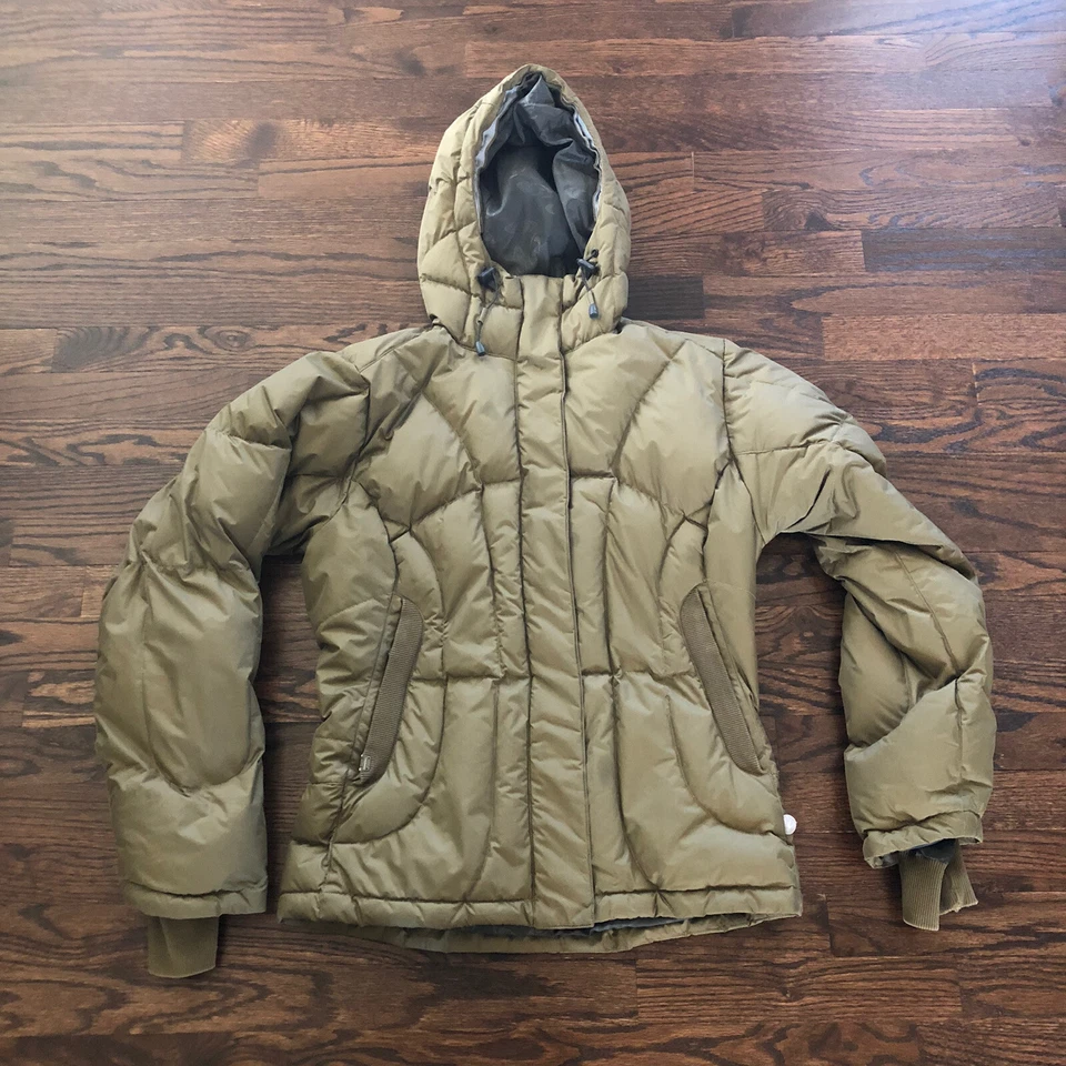 Chaqueta de abrigo Salomon para mujer mediana beige acolchada con capucha muestra Foto 3 de 4