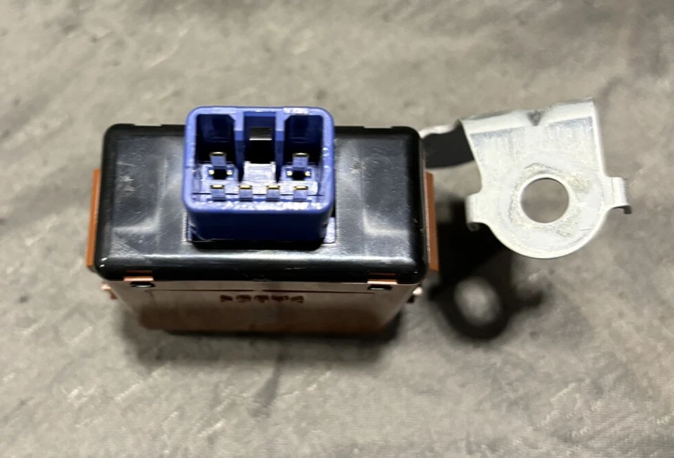 1999-2005 LEXUS GS300 GS400 Power Steering Control Module 89650-30570 - Изображение 3 из 3