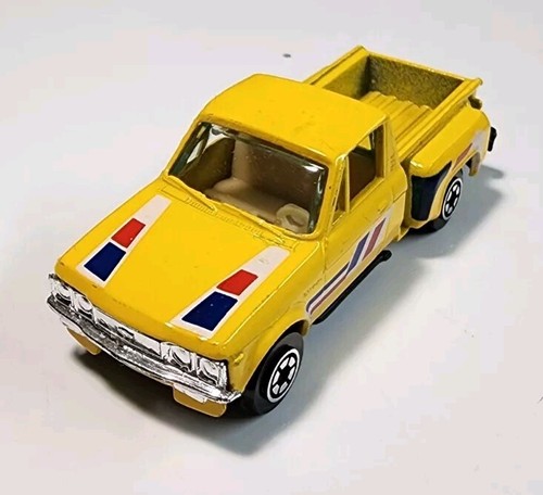 Yatming #1700 Yellow Chevy LUV Stepside Pickup Truck 1/64 Diecast/Plastic - Picture 3 of 10