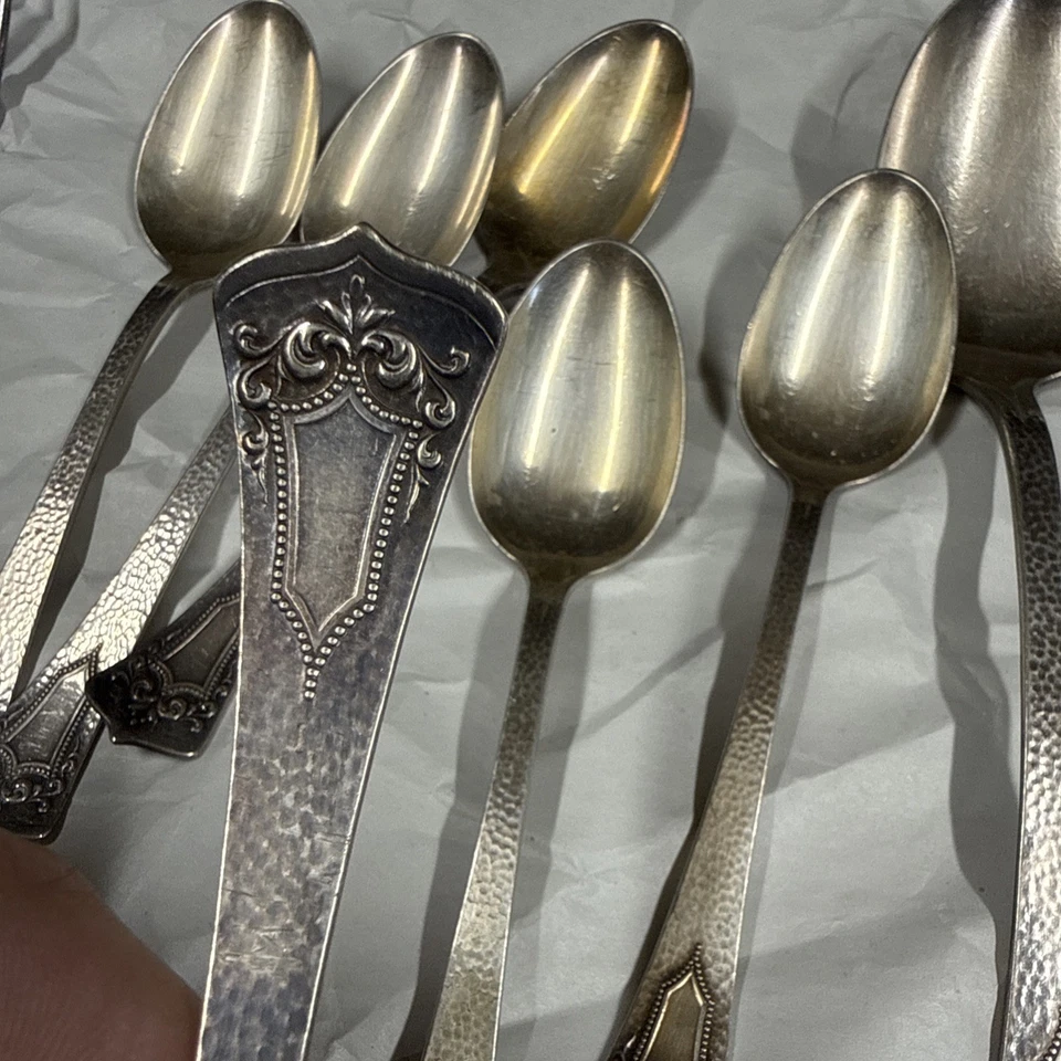 Набор посеребренных столовых приборов 1881 Rogers A1 Oneida — 22 шт. кованый узор - Изображение 3 из 4