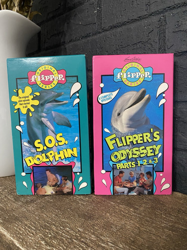 VHS Lot - Flipper VHS S.O.S. Dolphin & Flipper’s Odyssey Teile 1-3 Vintage Rarität OVP - Bild 1 von 9