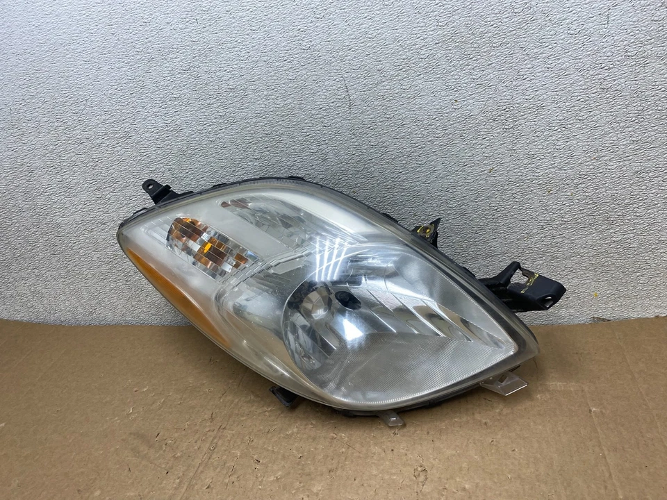 Faro halógeno pasajero derecho Toyota Yaris 2006-2008 hatchback OEM U9923 DW Foto 2 de 4
