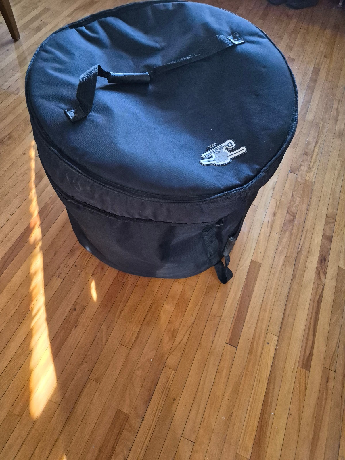 VERY BIG SIZE BUT I DON'T KNOW VERY CLEAN  Berg Drum Seeker Bass Drum Bag Black 