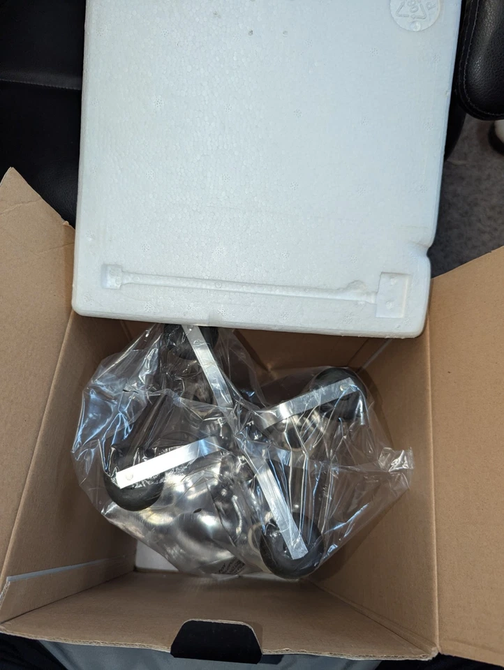 BARTENDER_Global Decor Dispensador Giratorio de Bebidas Alcoholinas Cuatro Botellas Totalmente NUEVO Foto 4 de 4