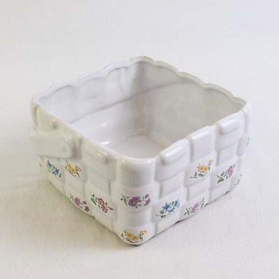 A Teleflora Flora Gift Keramikvase Weiß Quadratisch Deko Geflochtene