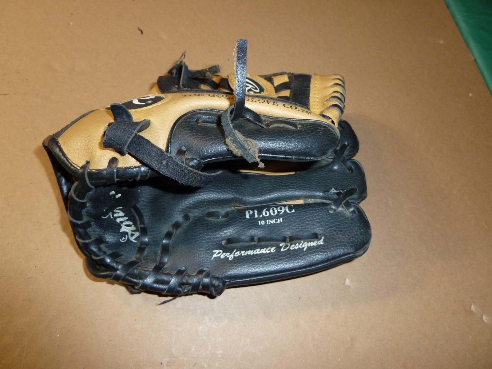 Tan Black Pl609c Players Series Rh Throw