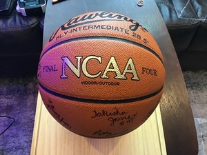 1999 Duke Womens NCAA basketball final Four basketball and signatures, no COA