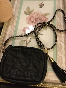 black across body handbolsa