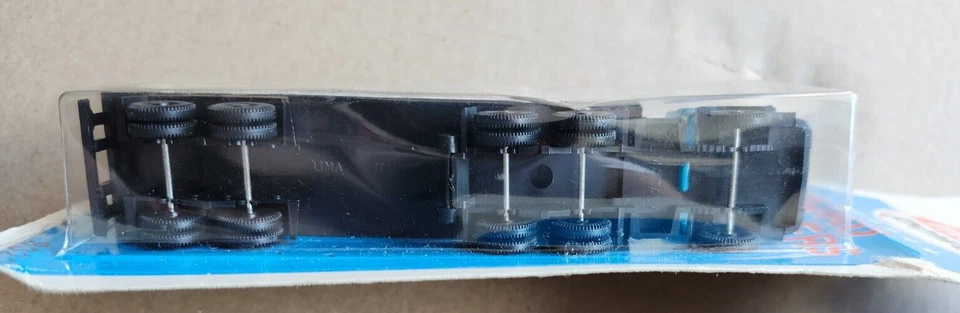 MODEL POWER ROAD HAULERS HO GAUGE 1:87 SCALE 9322 Tractor & Trailer 30' - Image 3 of 4