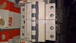 Disjonteur b16 16a 4poles