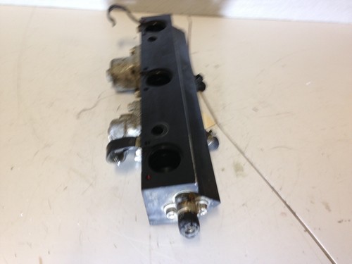 Mercury Optimax Outboard Fuel Rail STBD 804512 1999 135hp - Picture 3 of 7