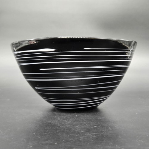 Mundgeblasene Studio Glas Schale schwarz weiß Wirbel 6" Künstler signiert - Bild 4 von 9