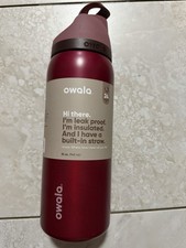 NWT Owala Stainless Steel Holiday FreeSip Water Bottle in Poinsettia - 32oz.